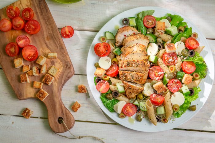 Salad with chicken and vegetables