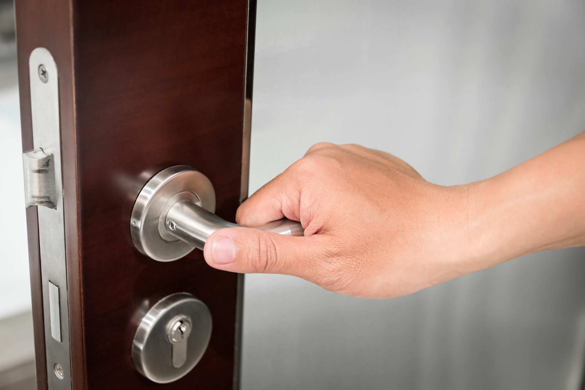 13 things your pizza guy wont tell you answering door