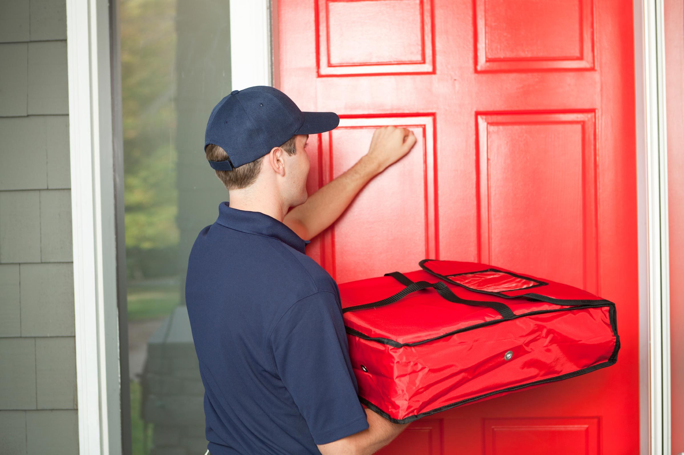 13 things your pizza guy wont tell you knocking