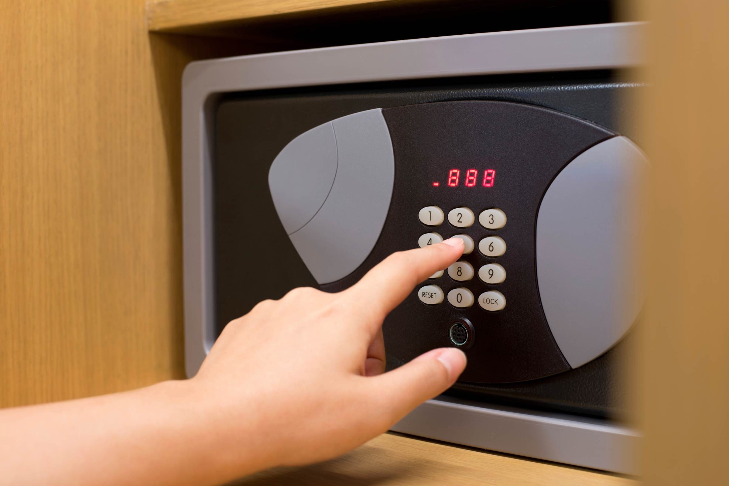 Don’t Trust the Hotel Safe, and Other Surprising Rules to Protect Your Stuff on Vacation