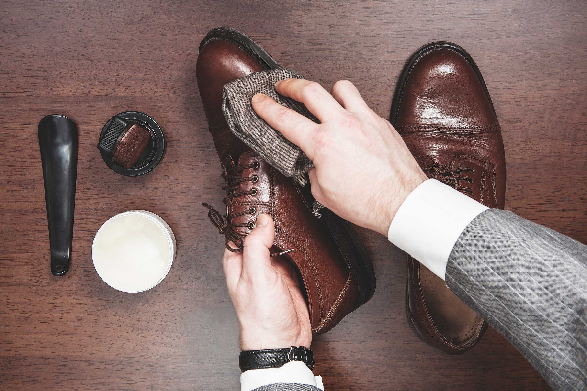 07_creative_baby_oil_sine_polish_leather_bags_shoes_Mikko-Lemola