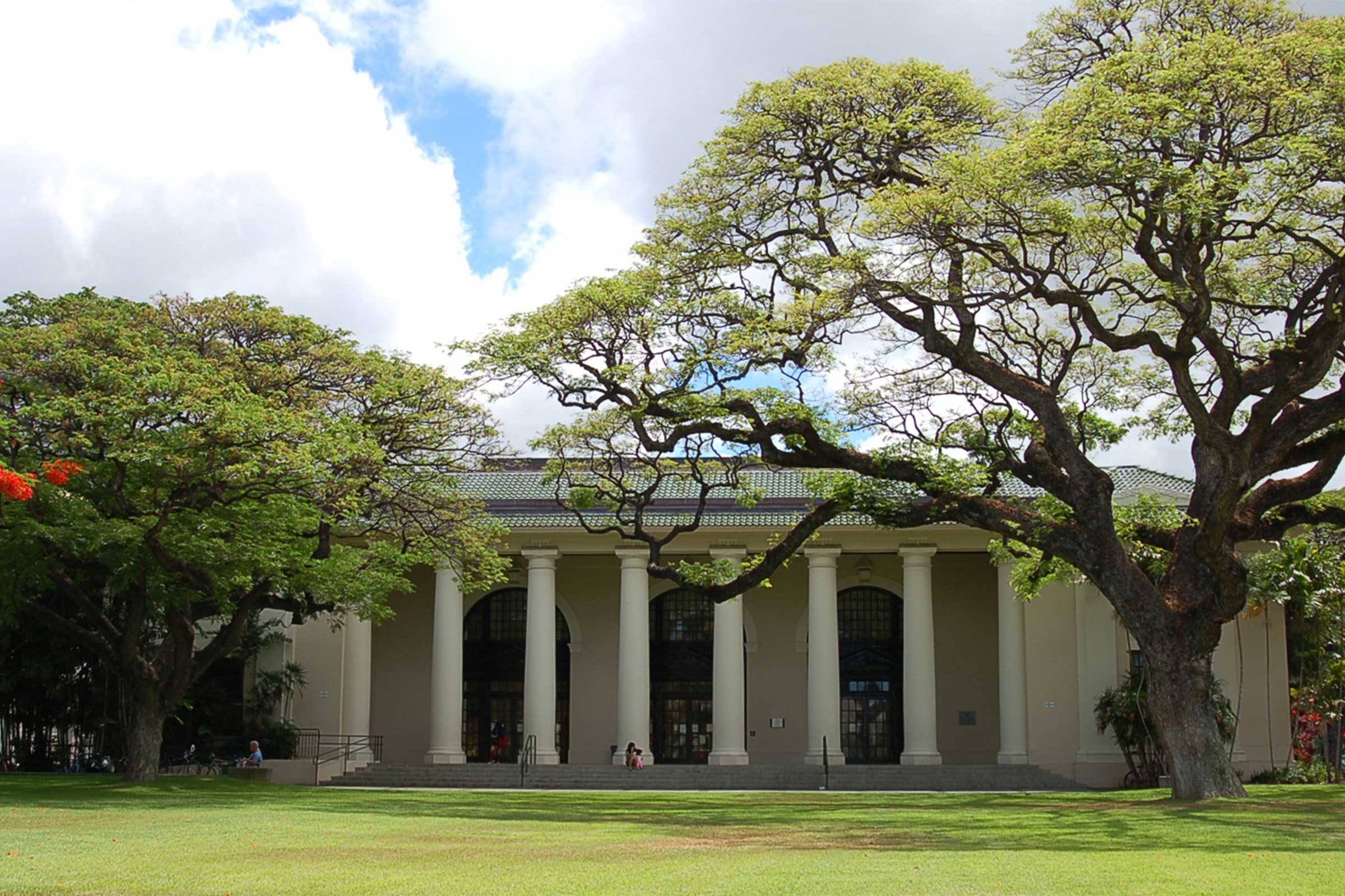 impressive-libraries-Hawaii-State-Library