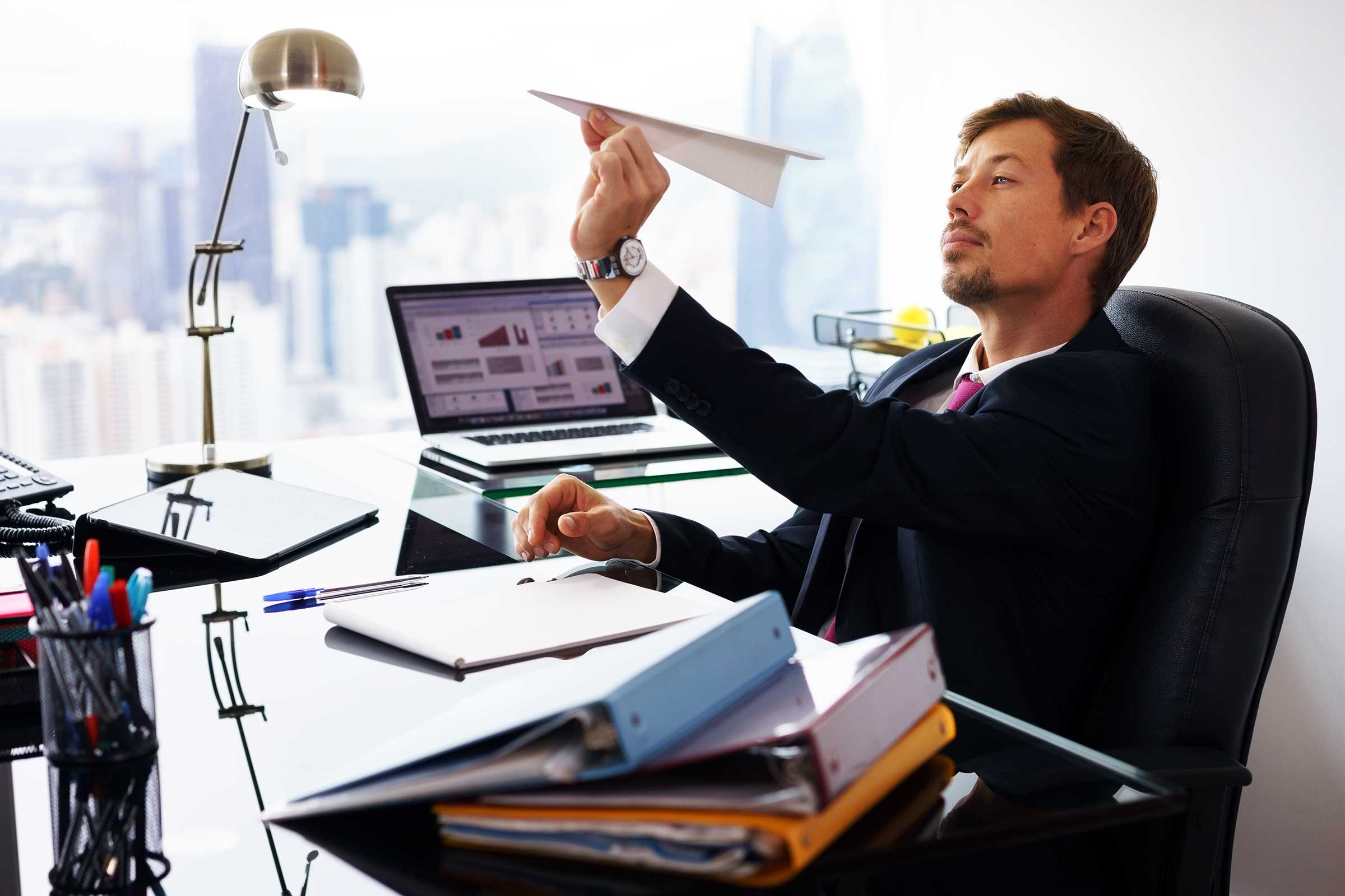 signs_wrong_career_how_find_work_love_bored
