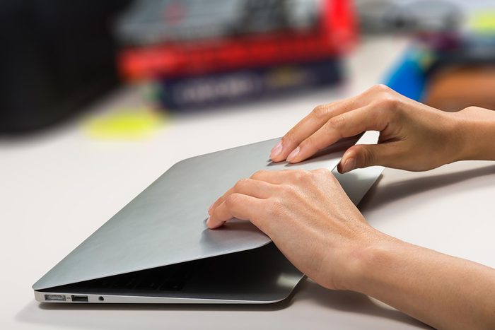 laptopclosing
