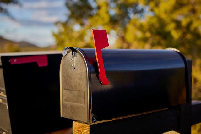 02-pay-bills-Things An Identity Thief Won't Tell You_