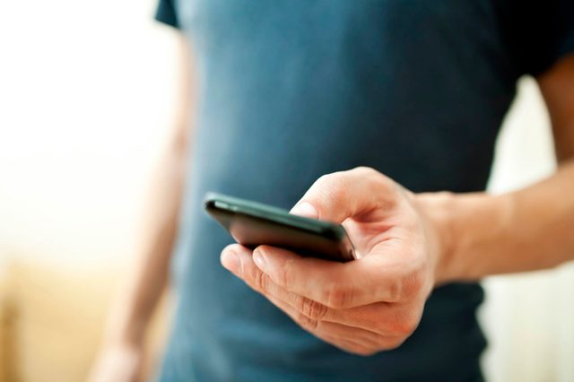 11-pose-Things An Identity Thief Won't Tell You_