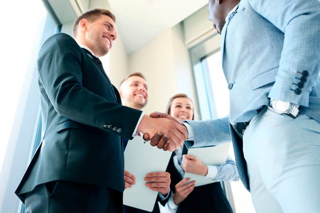 23-salesman-Things An Identity Thief Won't Tell You_