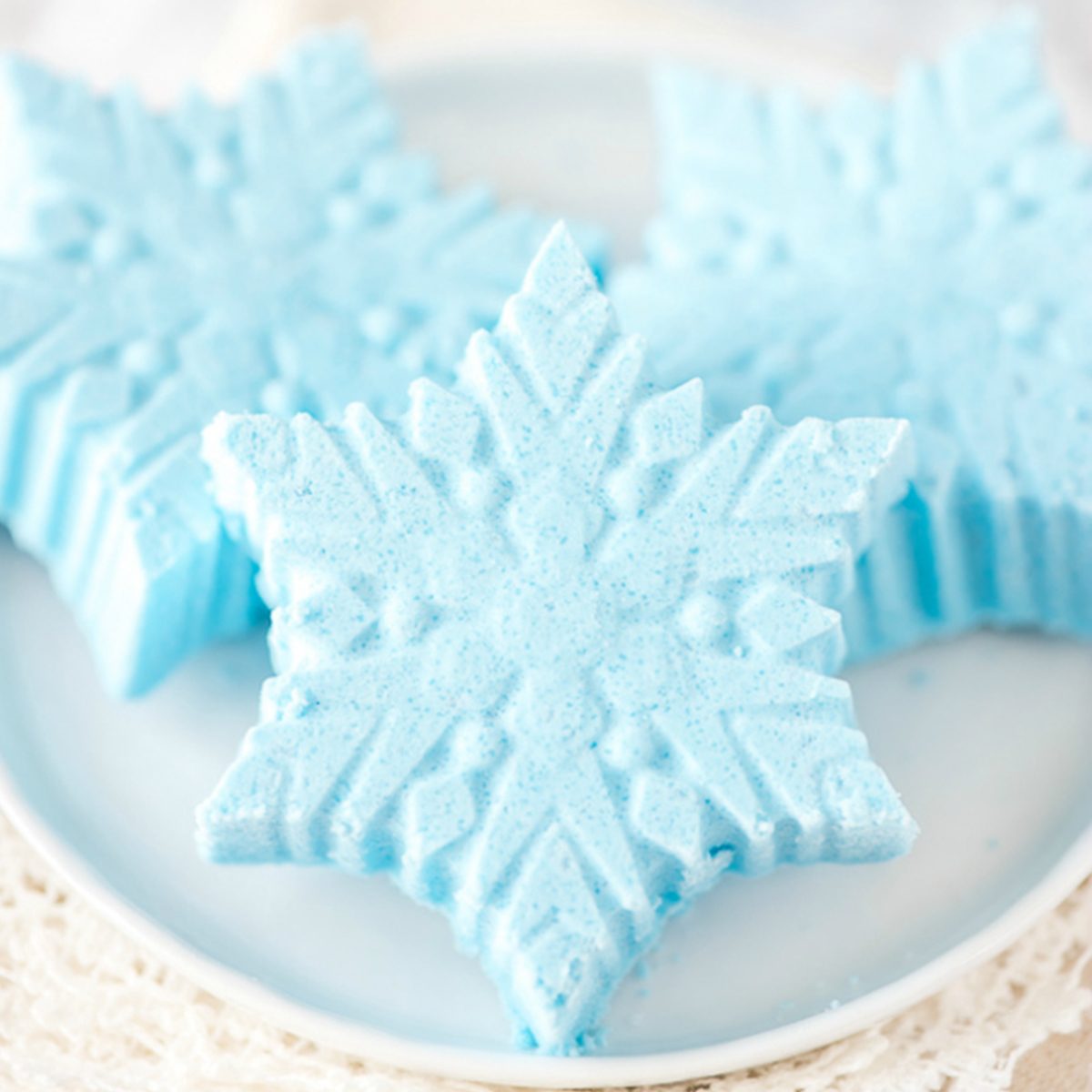 DIY Peppermint Snowflake Bath Bombs gift