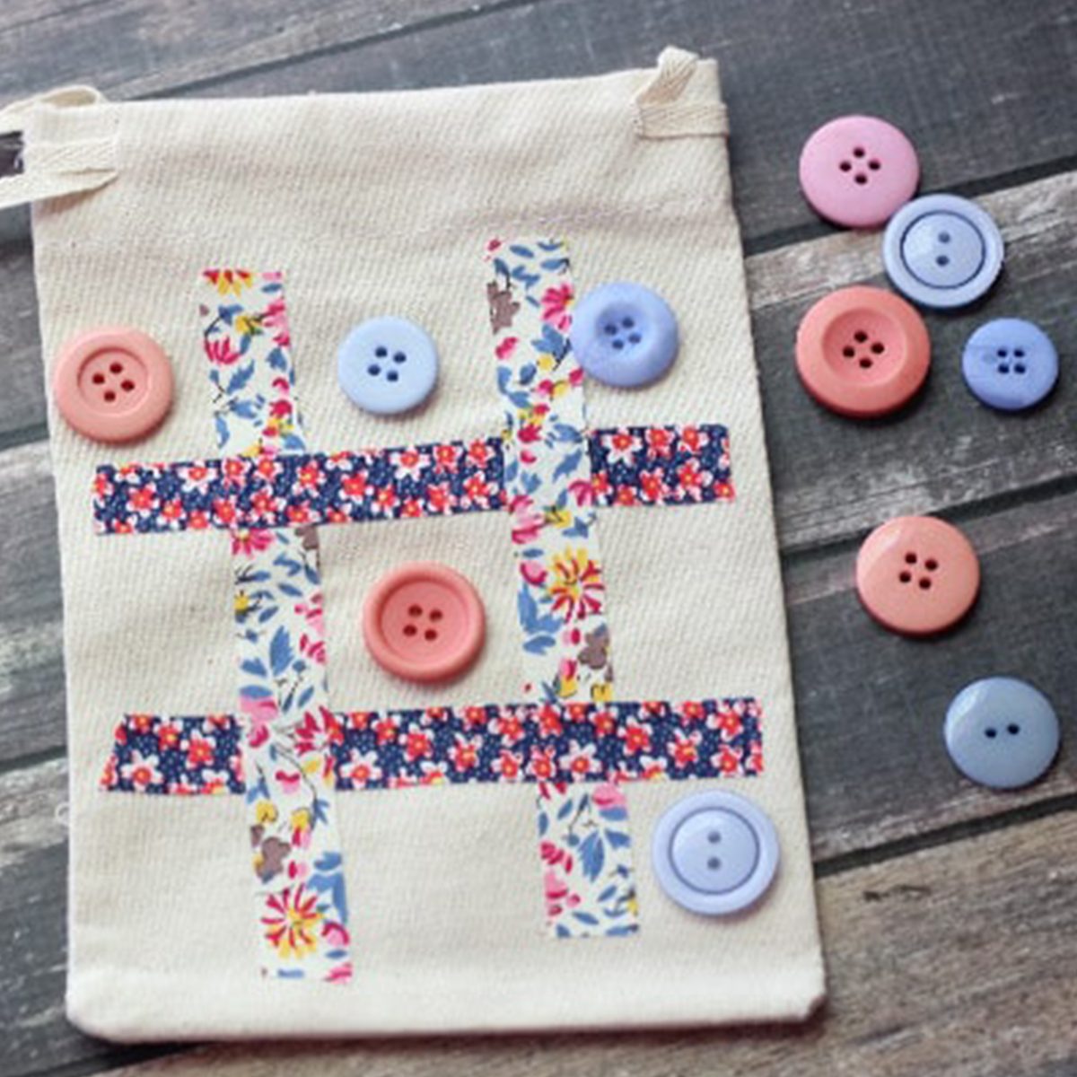 DIY Tic Tac Toe Travel Game Bag gift