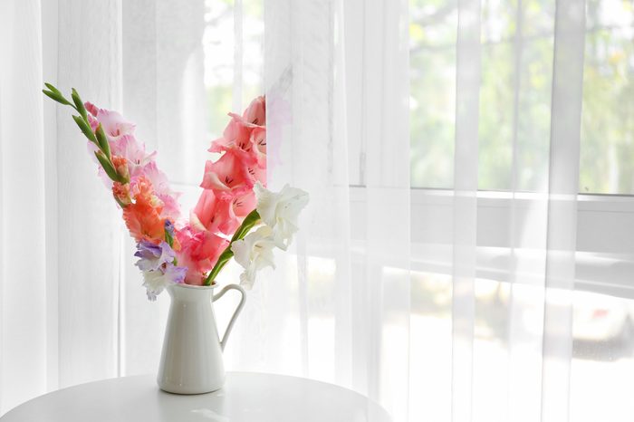 add a cemterpiece home decorating on a budget