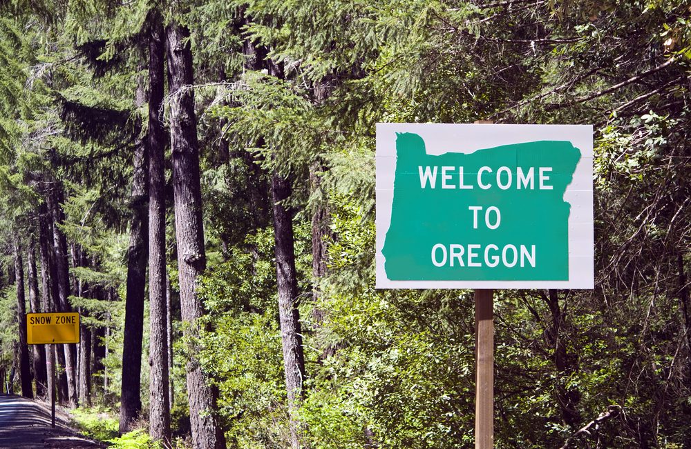 A welcome sign at the Oregon state line.
