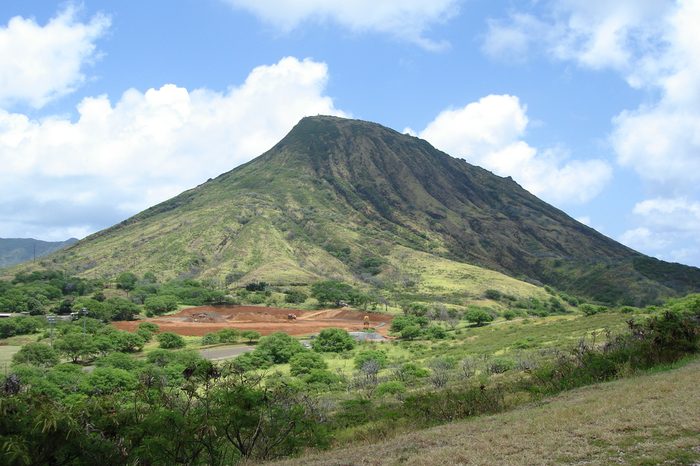 mountain and blue sky in oahu island