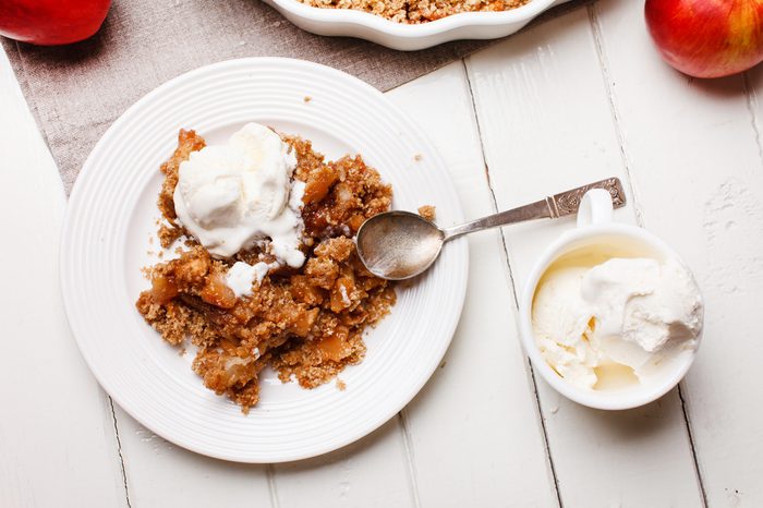 apple crumble with ice cream