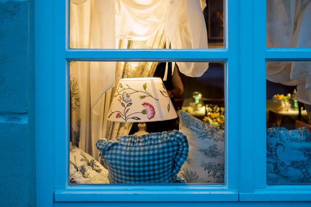 The 35 Things You Don’t Know You’re Doing That Make Your House a Target for Burglars