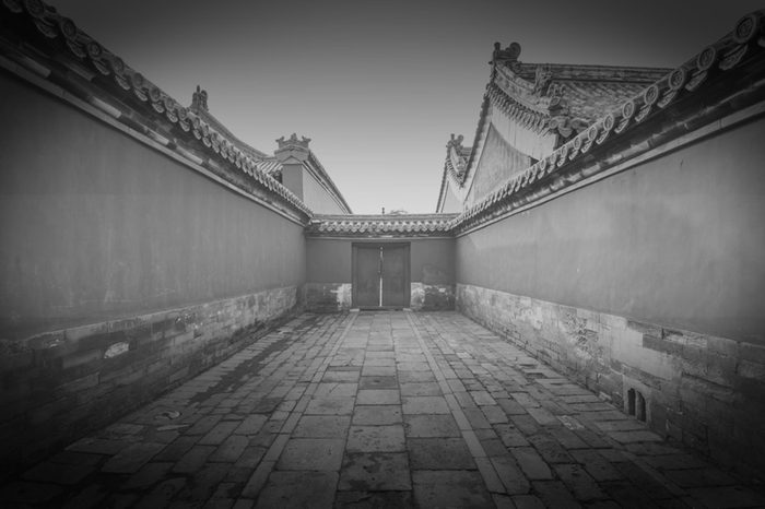 10 True Ghost Stories from the Most Haunted Places in the World