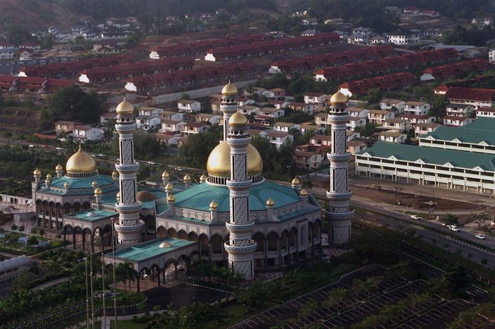 PRINCE CHARLES VISITING BRUNEI - 1996