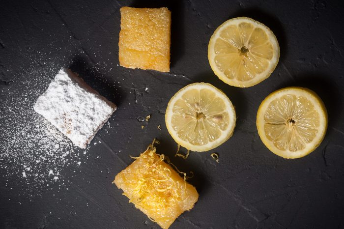 Lemon bars decorating