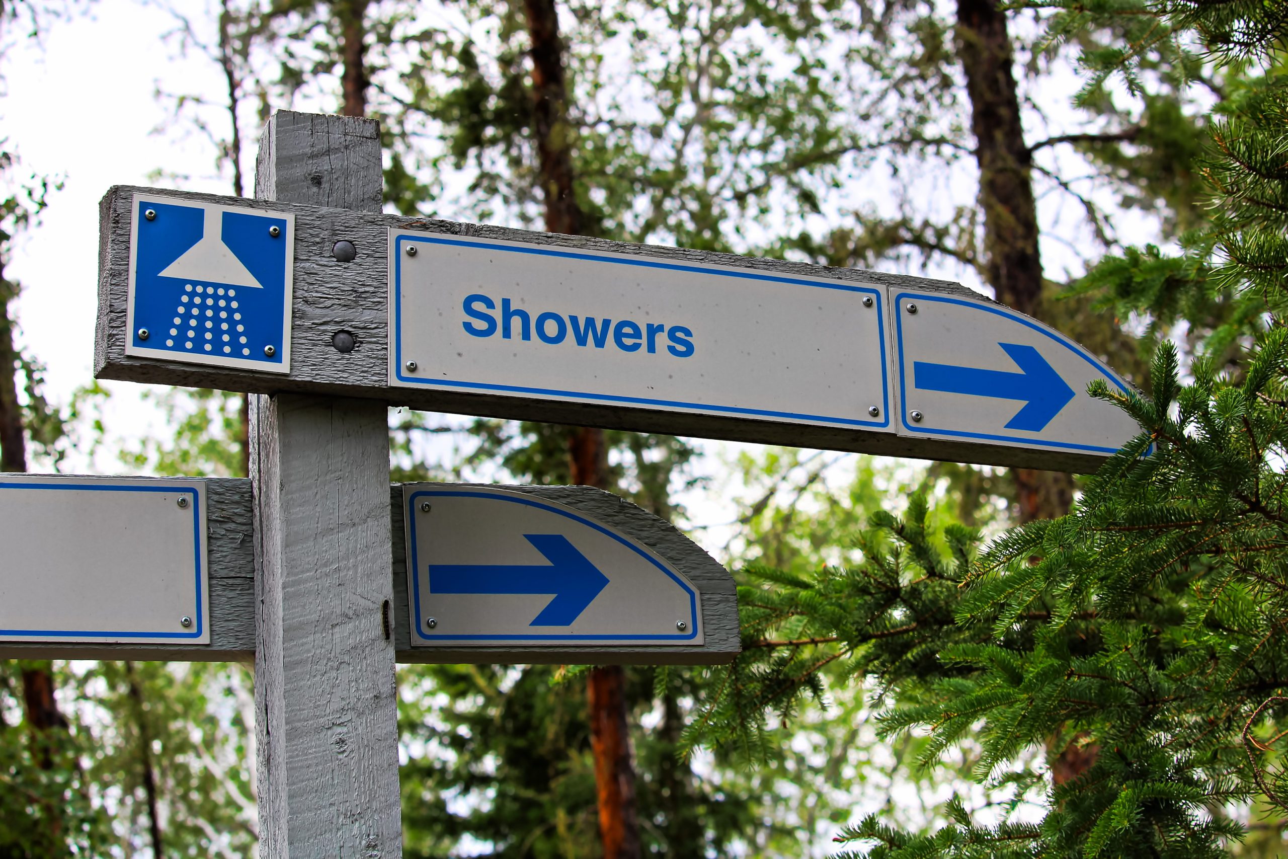 A direction sign for showers at a campground