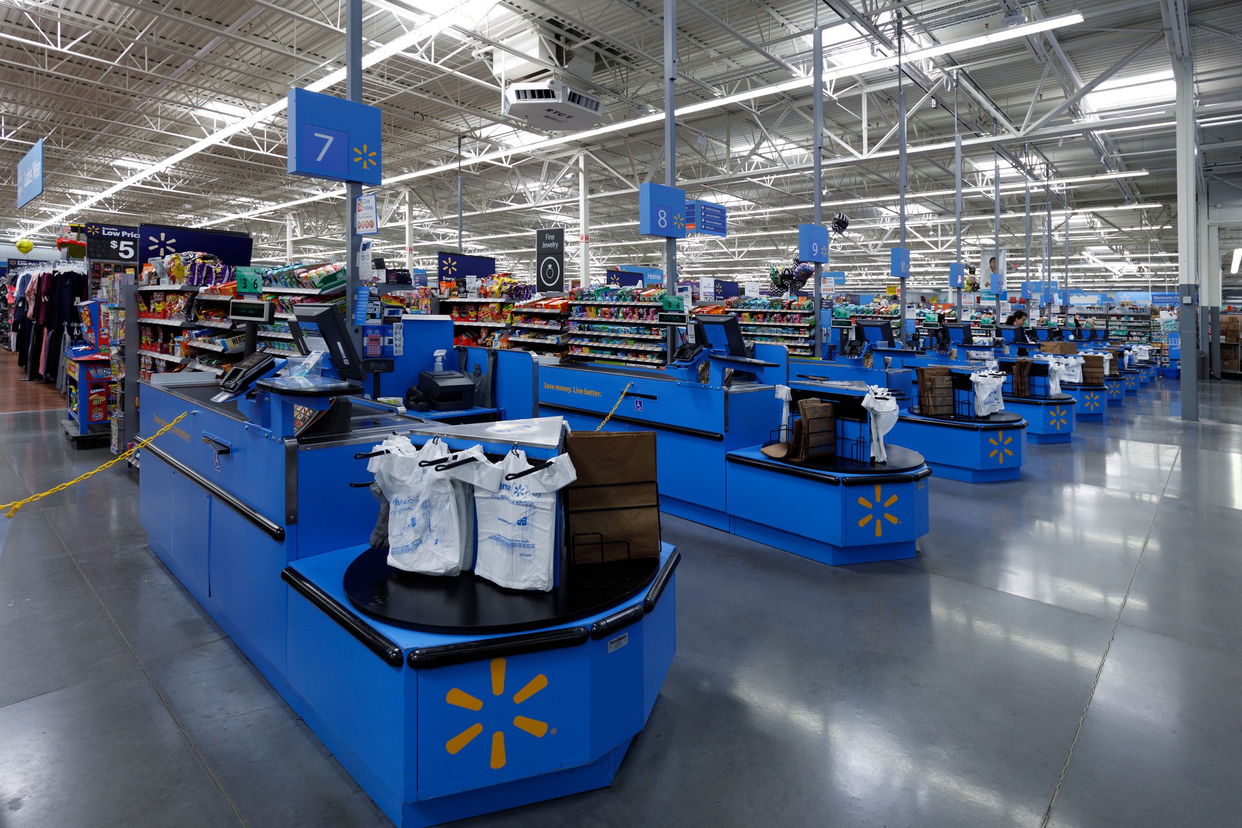 8 Secrets I Learned While Working at Walmart