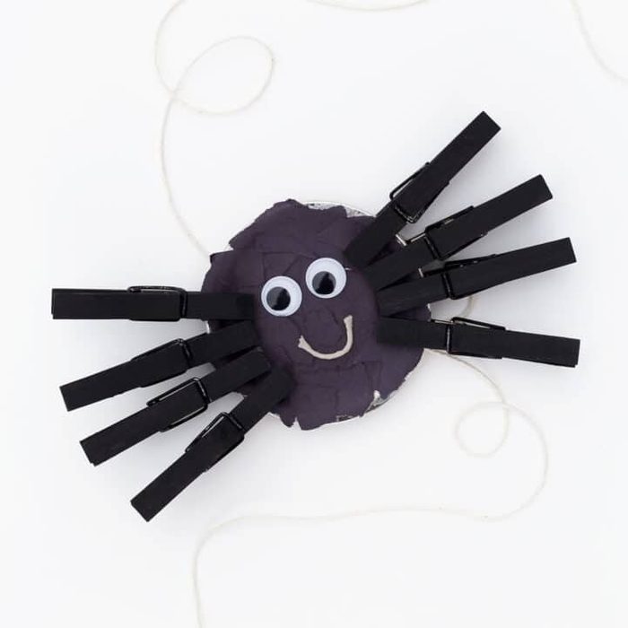 Mason Jar Lid Spider kids halloween craft idea