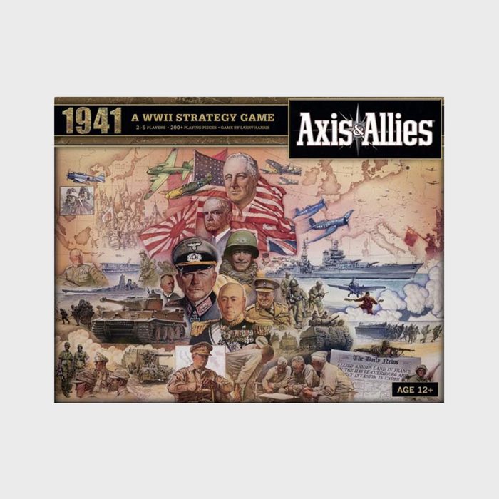 Board game cover showing WWII leaders and battles in front of a world map, with planes and ships. Text: 