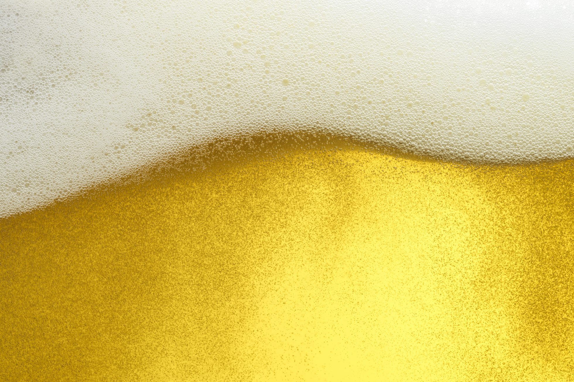 close up of bubbly beer and fizz