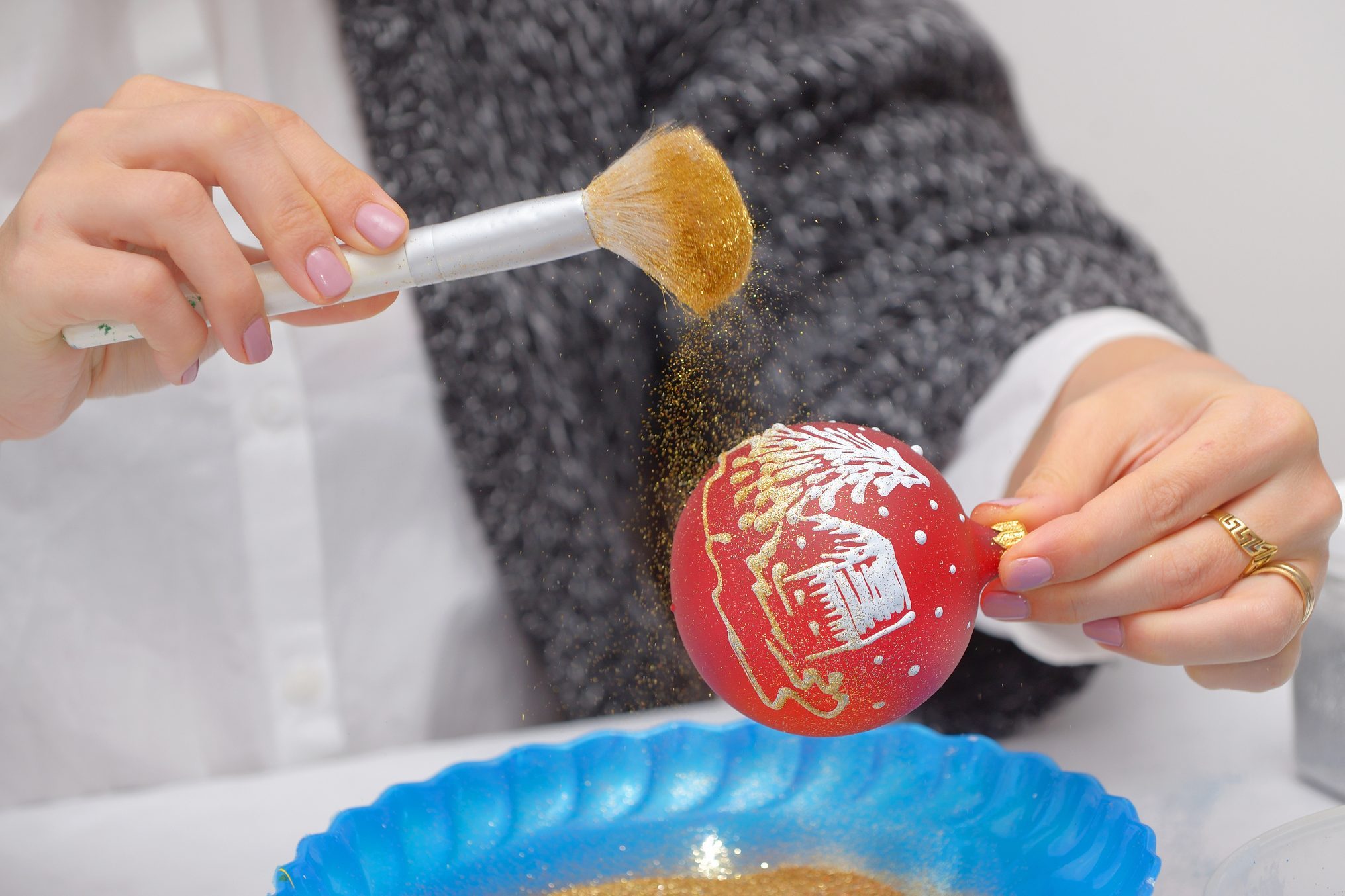 making diy christmas ornaments