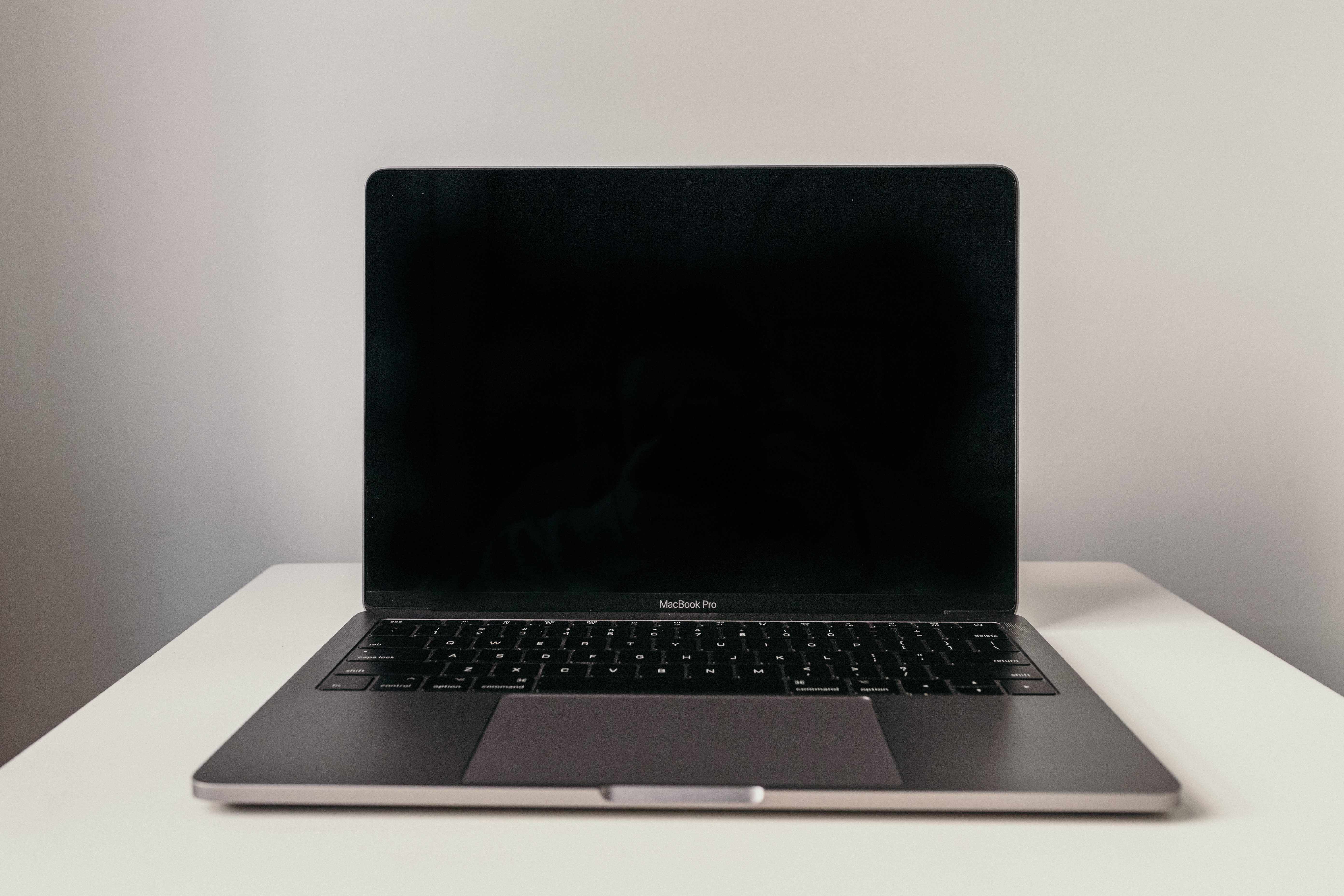 clean laptop screen drying