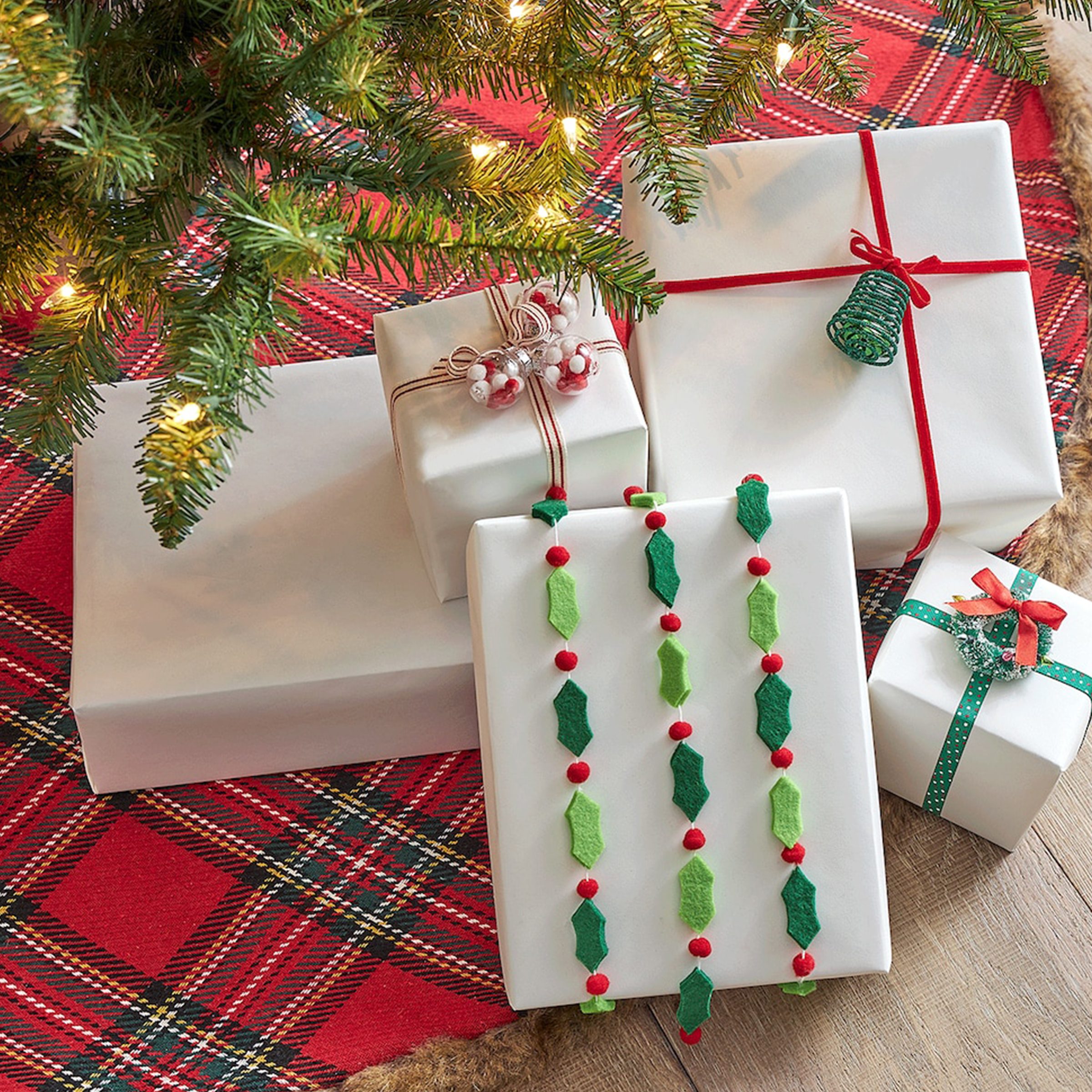 50 Christmas Wrapping Ideas Holly Garland