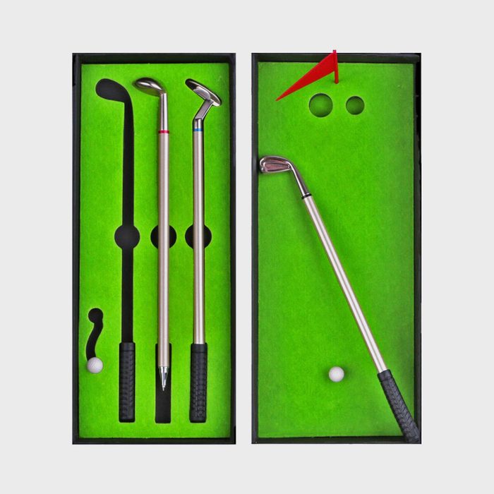 Golf club pens and a mini golf set are displayed in a green box, featuring clubs and a ball for desktop use.