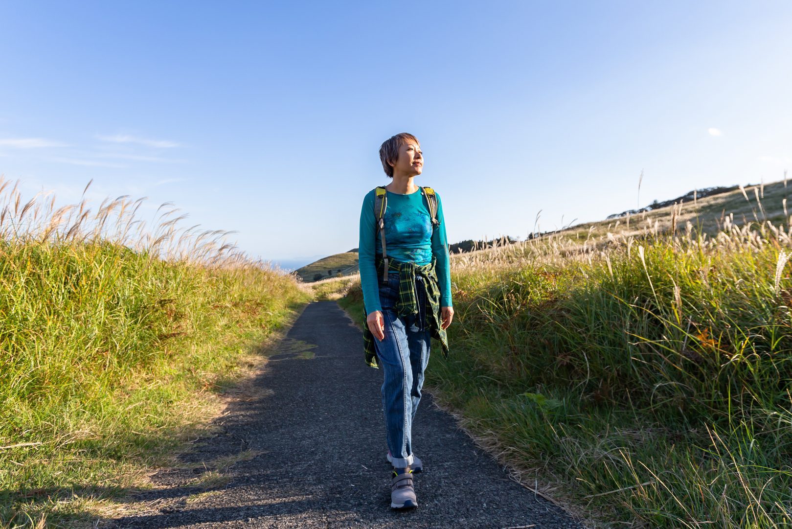 A woman hiking in the mountains in the fall