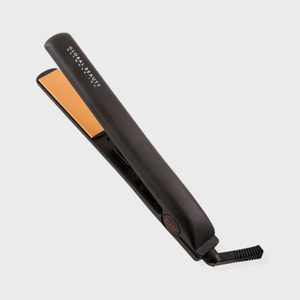 A black hair straightener with ceramic plates lies open on a plain gray background. Text: 
