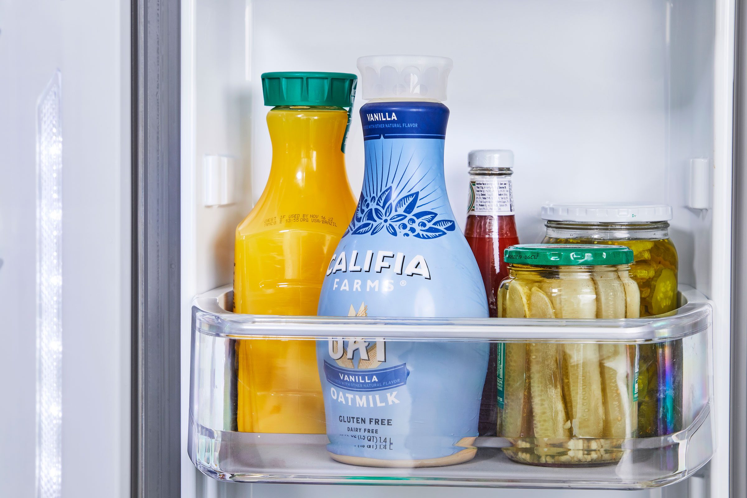 items in the door or an organized fridge