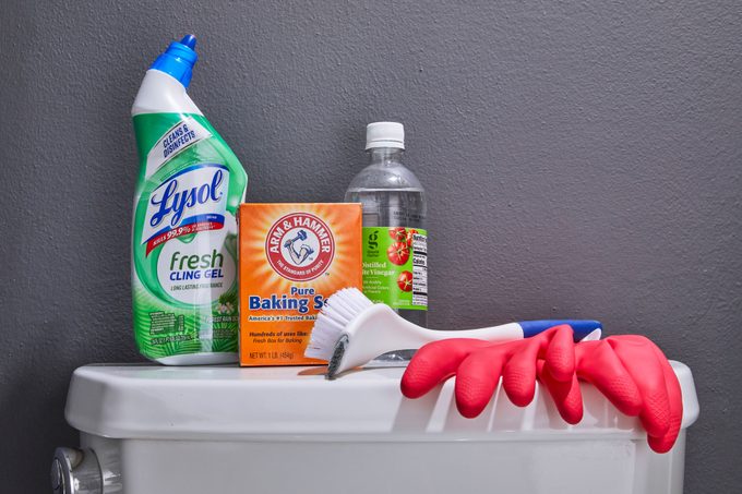 cleaning supplies for cleaning the toilet tank are arranged on the lid of the toilet tank