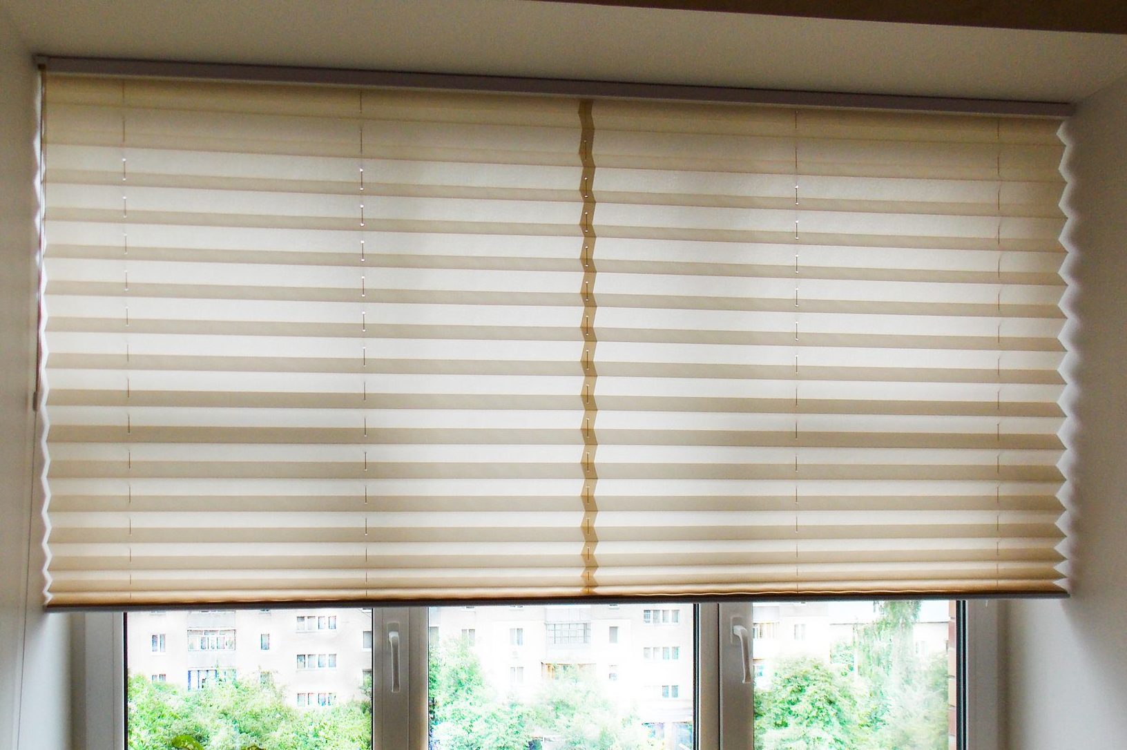Pleated blinds XL close uo on the window