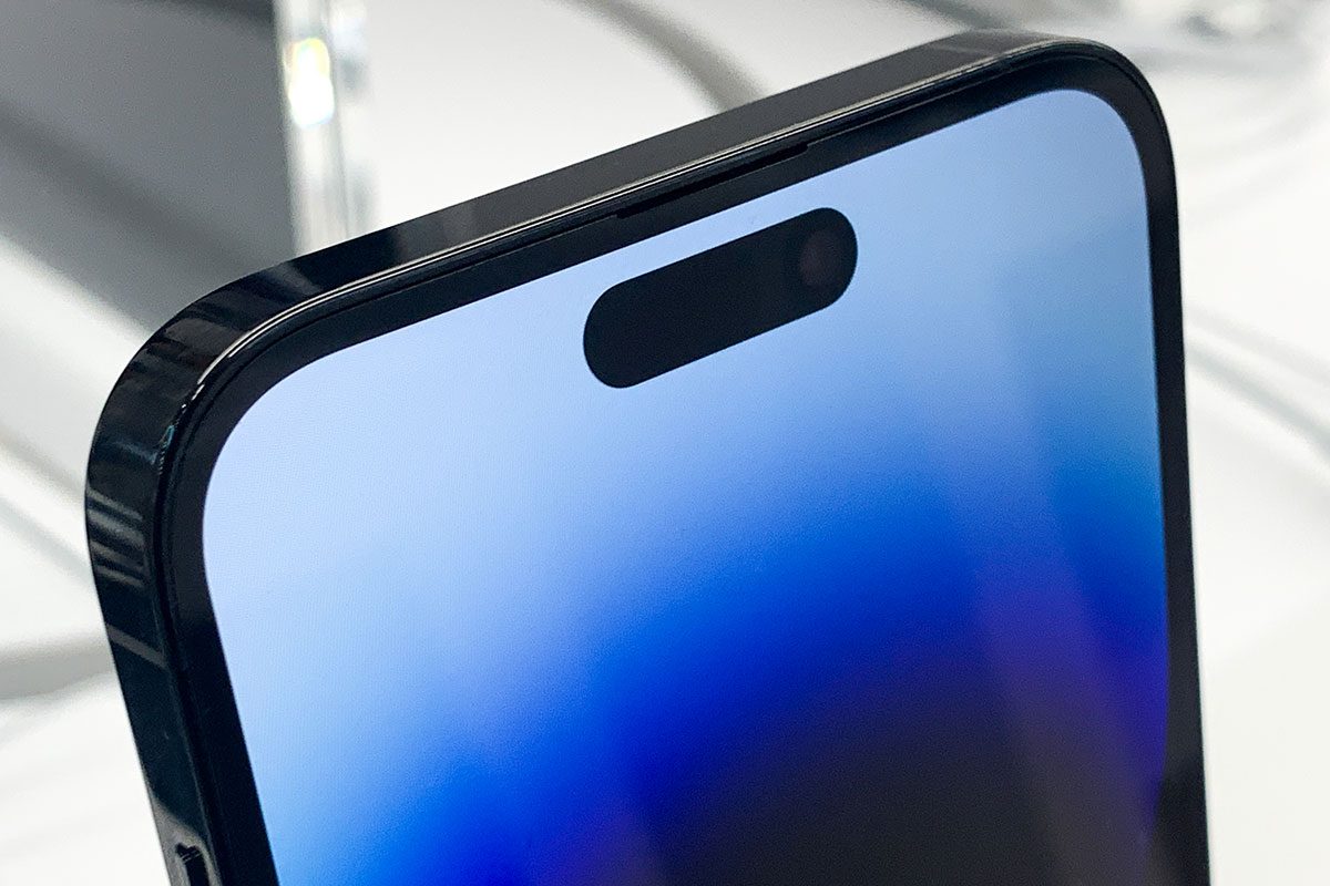 iPhone 14 notch is seen in the Apple store