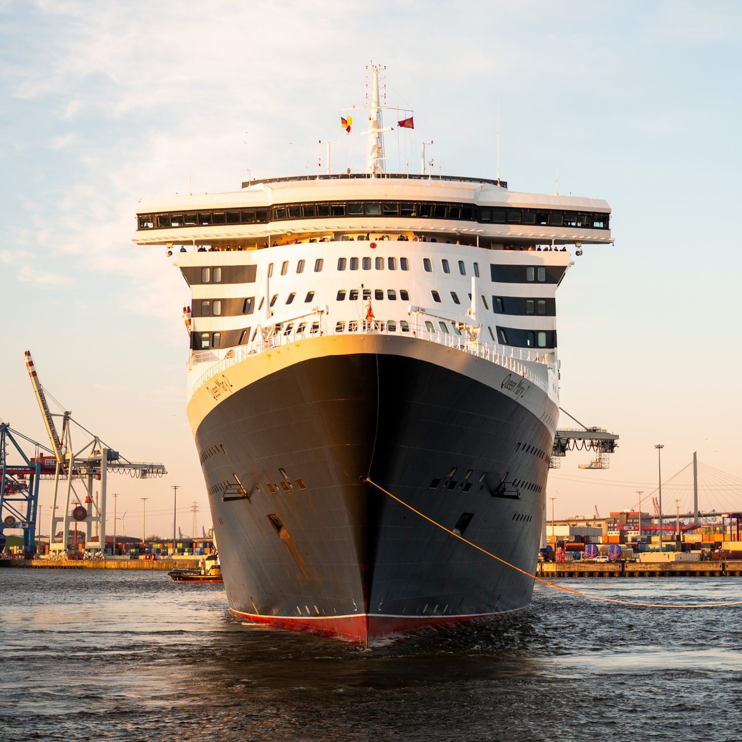 "Queen Mary 2" in Hamburg