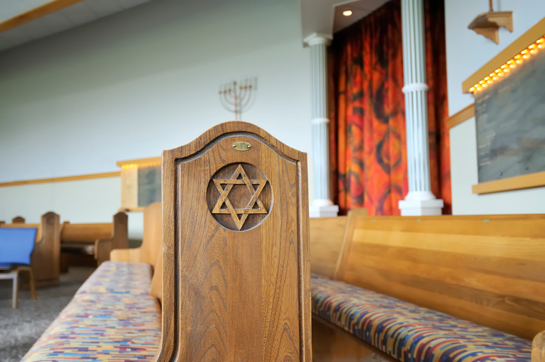 Jewish Funeral Etiquette for Non-Jews: An Attendee’s Guide to End-of-Life Events