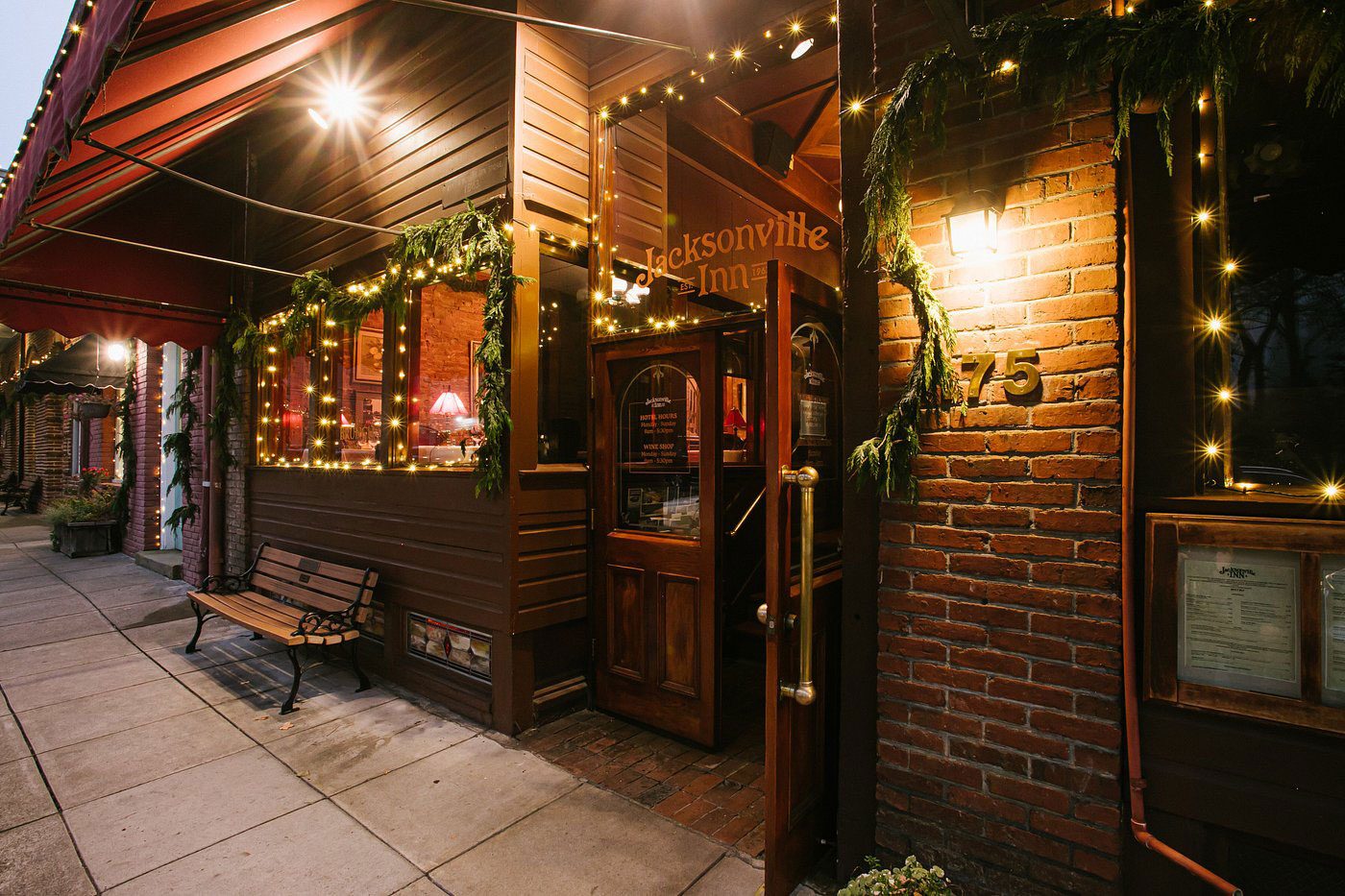 Jacksonville Inn Hotel & Wine Bar