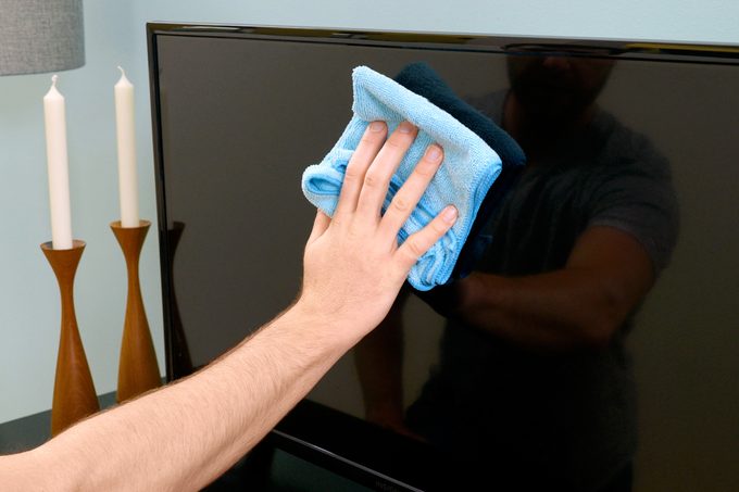 cleaning flat screen tv with blue cloth