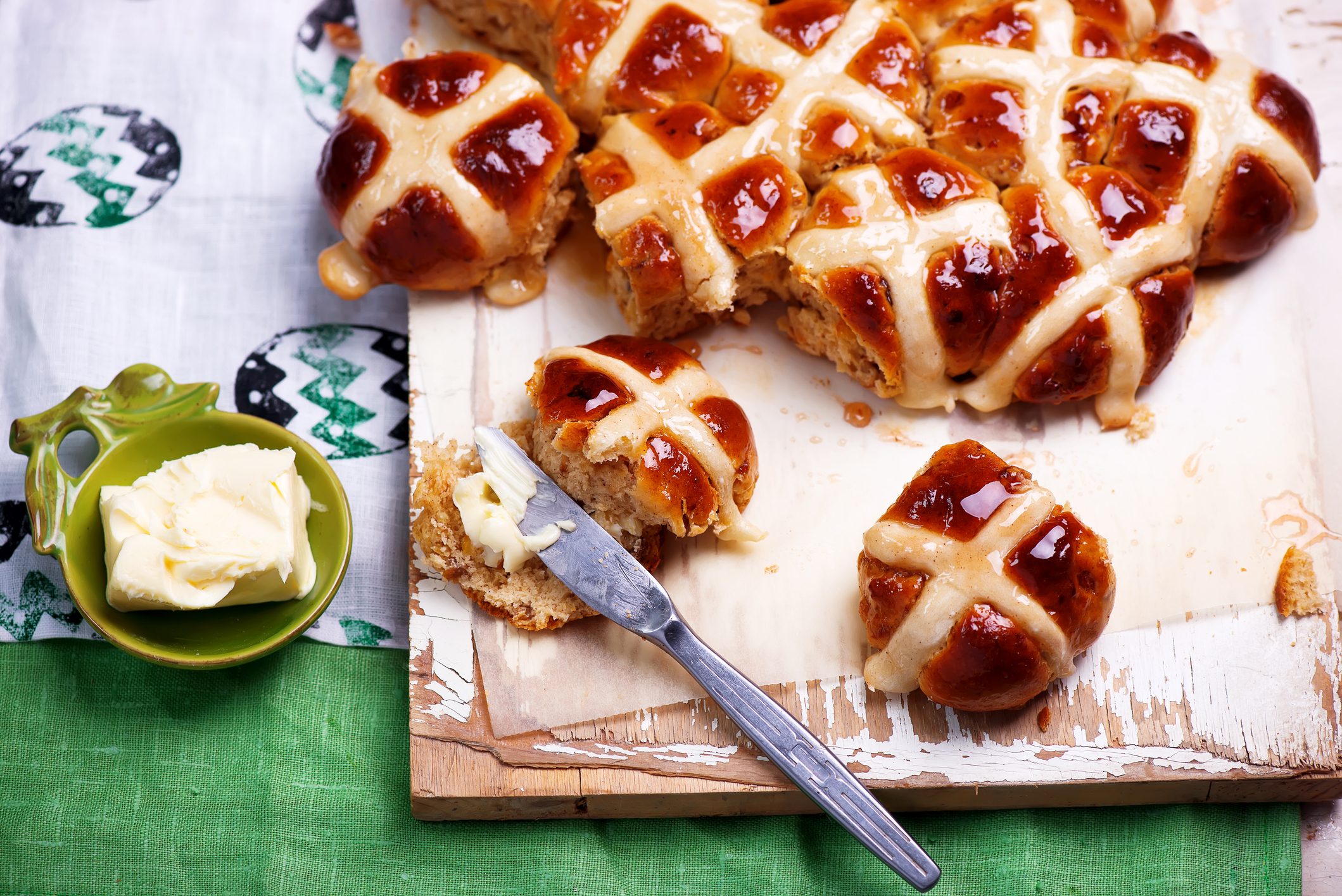 apple and cinnamon hot cross buns.