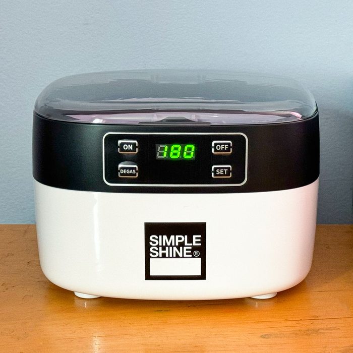 Ultrasonic cleaner displaying 