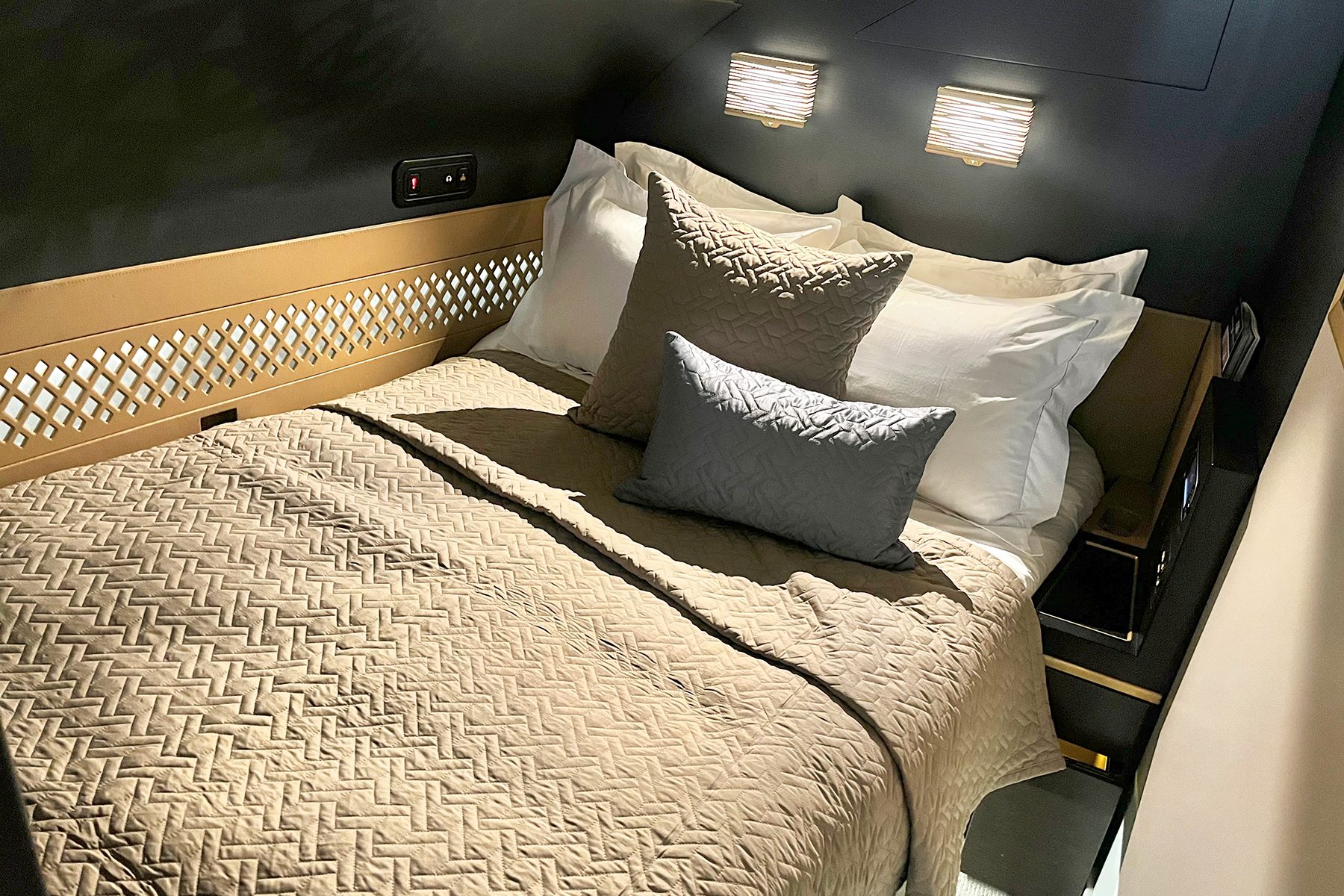 I Toured The Etihad Residence In Flight Suite Bedroom