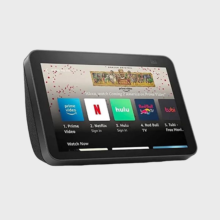 A smart display shows streaming app icons, including Prime Video and Netflix, with a promotional banner for 