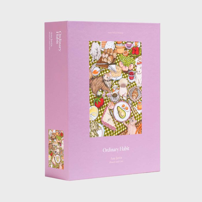 Puzzle box displays intricate brunch scene with cats, featuring colorful food items on a green checkered tablecloth. Text: 