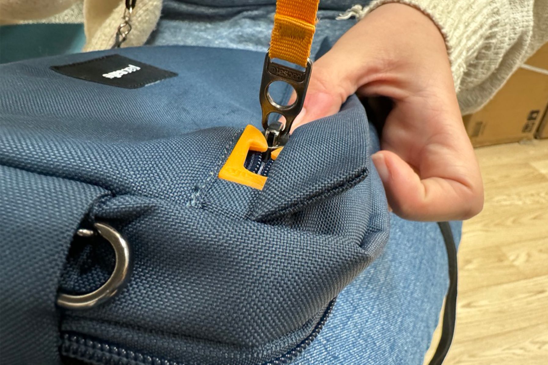 Pacsafe Crossbody Zipper Lock Ssedit