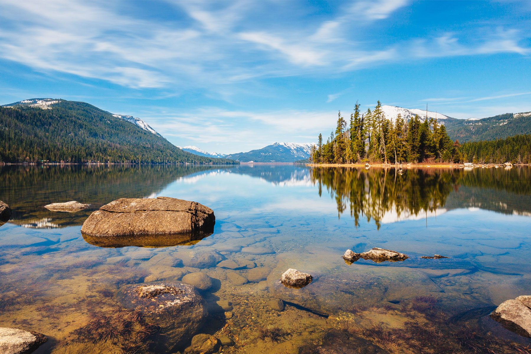Cle Elum Lake on a calm Spring day.