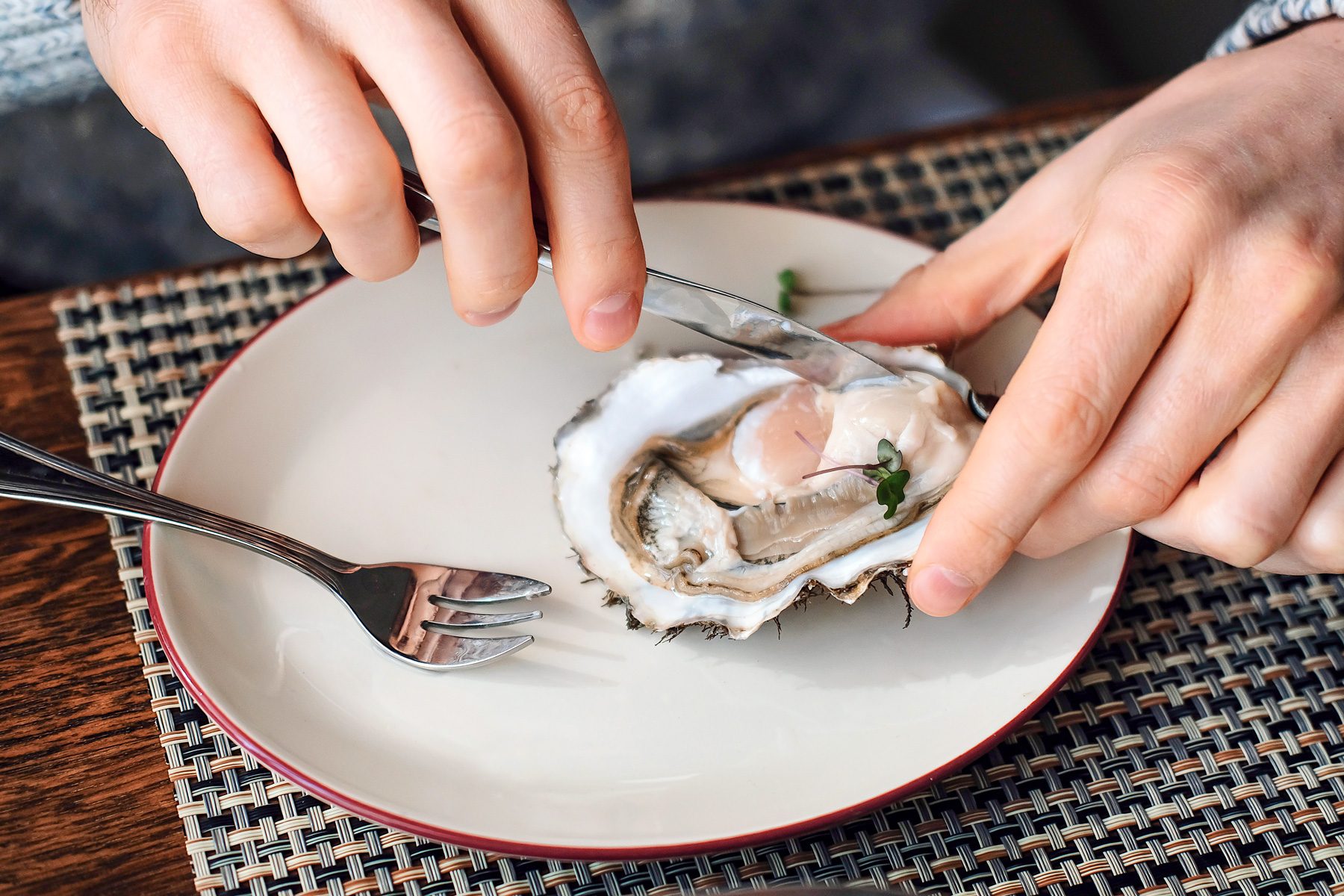How Do You Eat Oysters The Right Way
