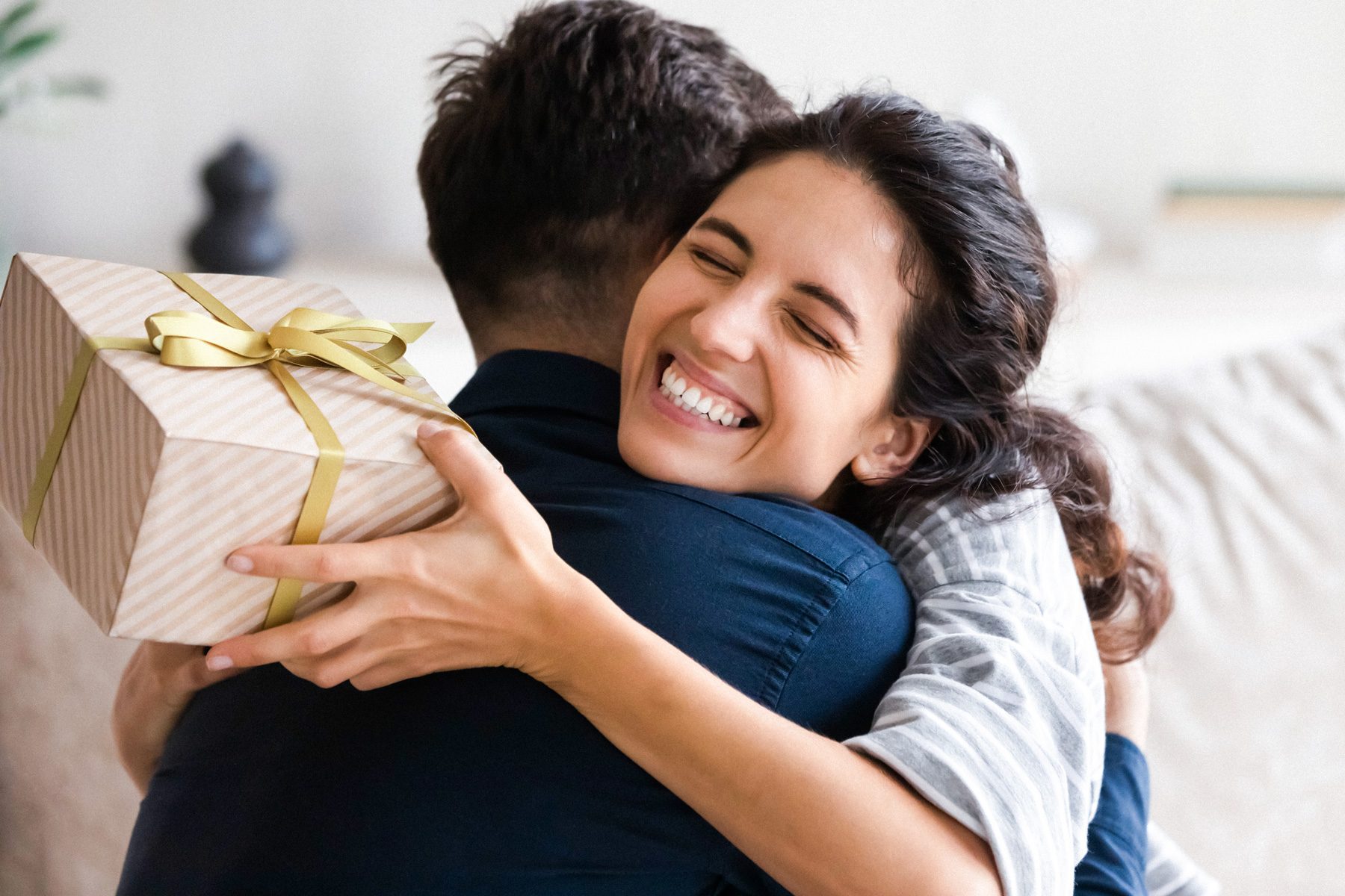 I'm An Etiquette Expert, And These 16 Tips Will Make You The Politest Person In Any Room