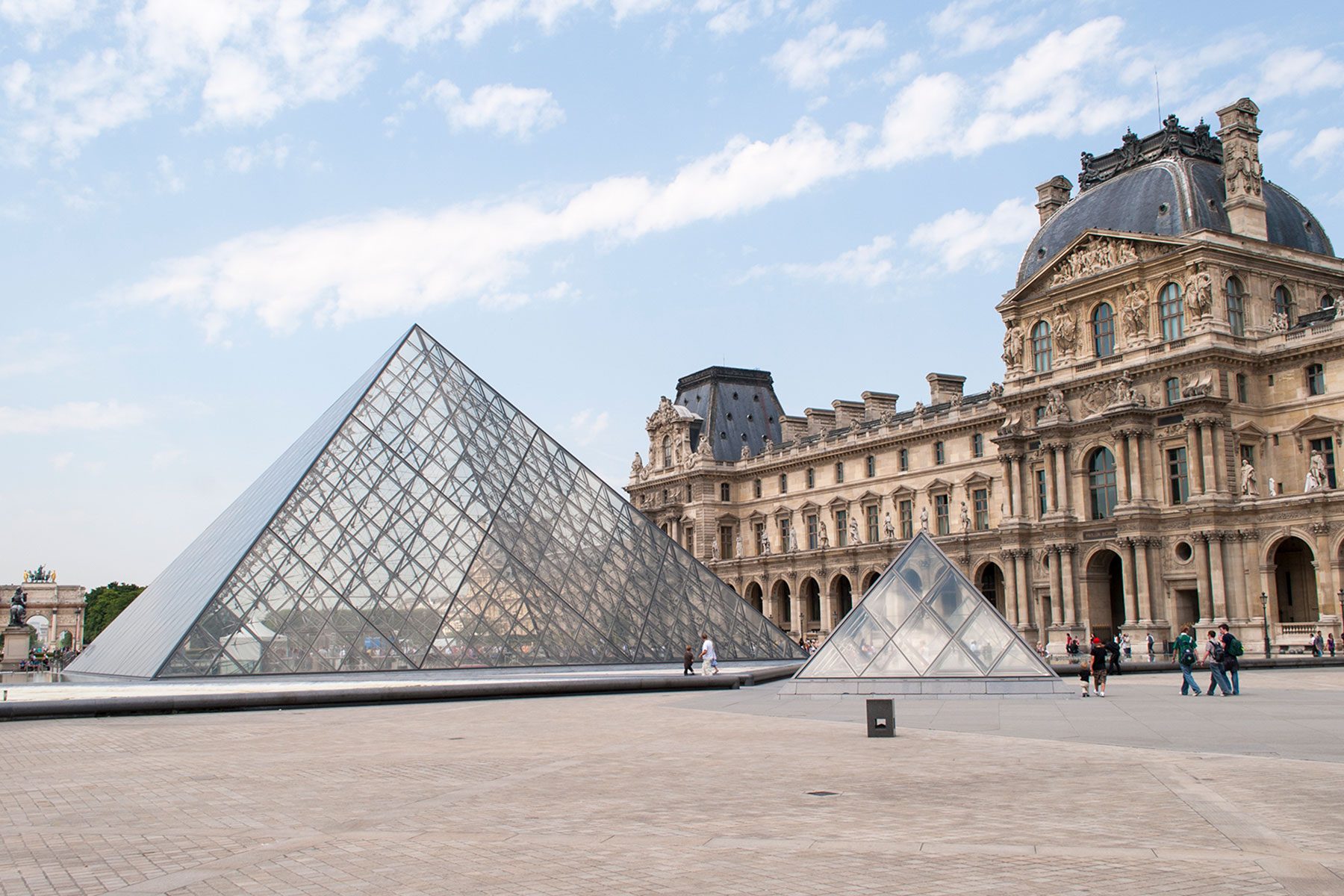 The Best Time to Visit Paris for Cheap Flights and Stunning Scenery